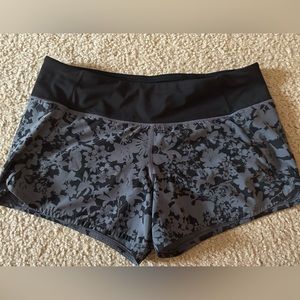 Lululemon hotty hot mid rise lined black/grey shorts- size 8 regular